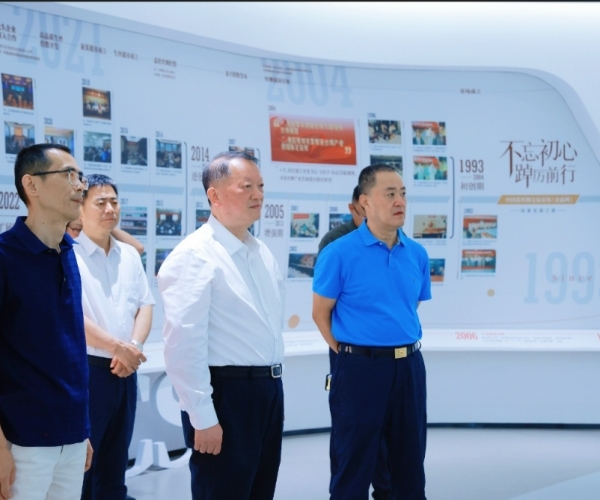 ?陈利多主席带队调研尊龙集团官网丝绸，赋能丝绸经典产业?