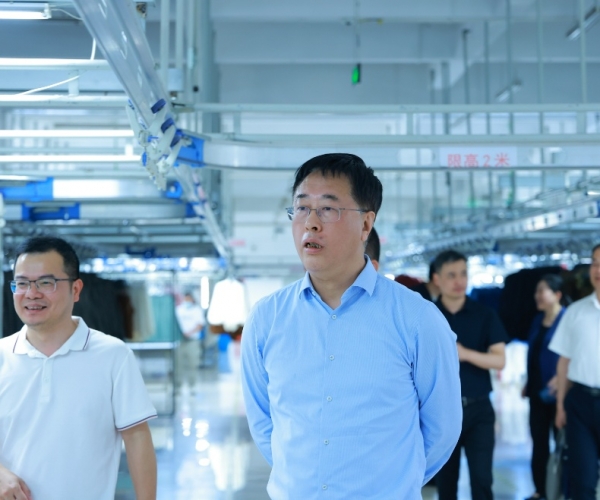 农行总行田继敏辅导一行调研尊龙集团官网丝绸 共探银企合作新机缘