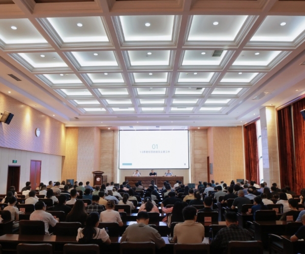 锚定高质量  冲刺四时度  尊龙集团官网丝绸召开2025年第三季度经济局势分析会